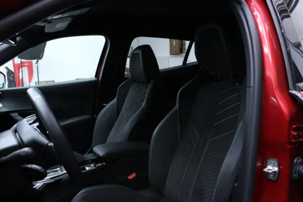 Peugeot e-2008 54 kWh GT 14