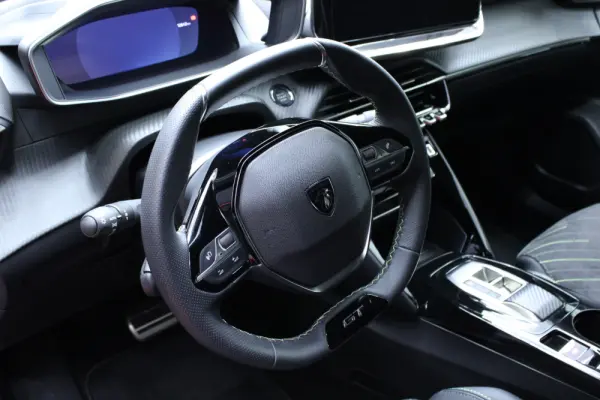 Peugeot e-2008 54 kWh GT 10