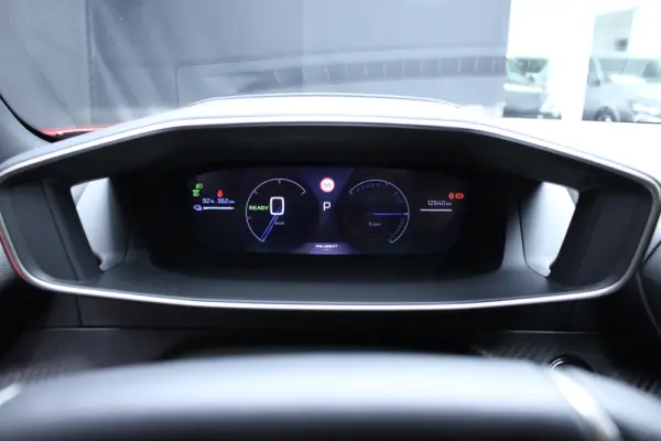 Peugeot e-2008 54 kWh GT 12