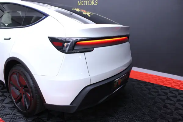 Tesla Model Y Standard 4