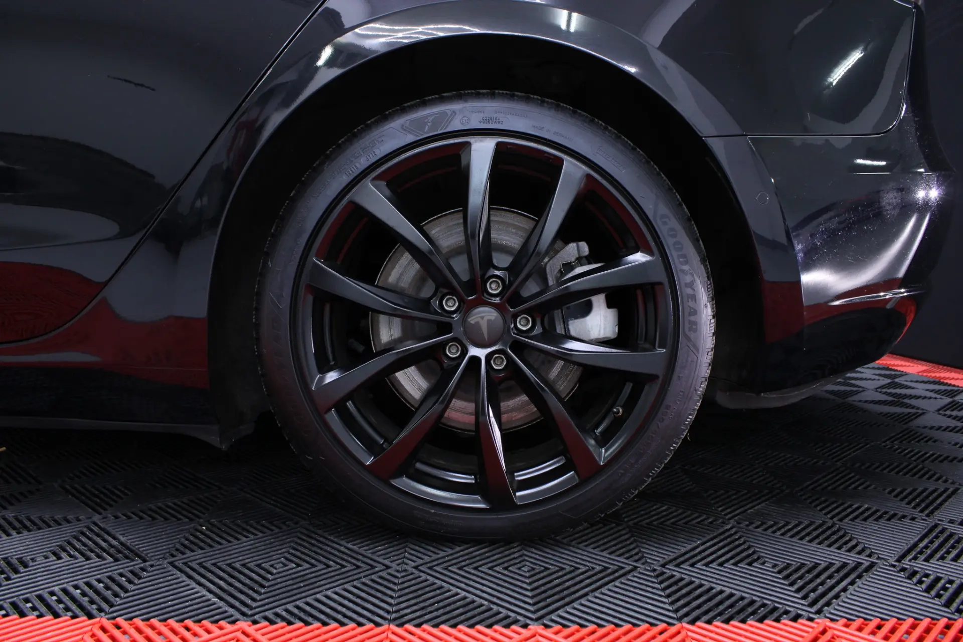 Tesla Model 3 Long-Range Dual Motor AWD 4