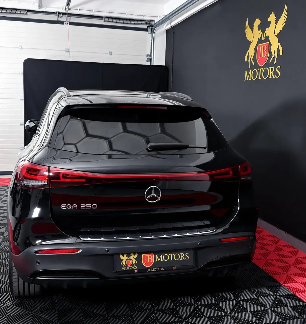 Mercedes-Benz EQA 250 AMG Line 4