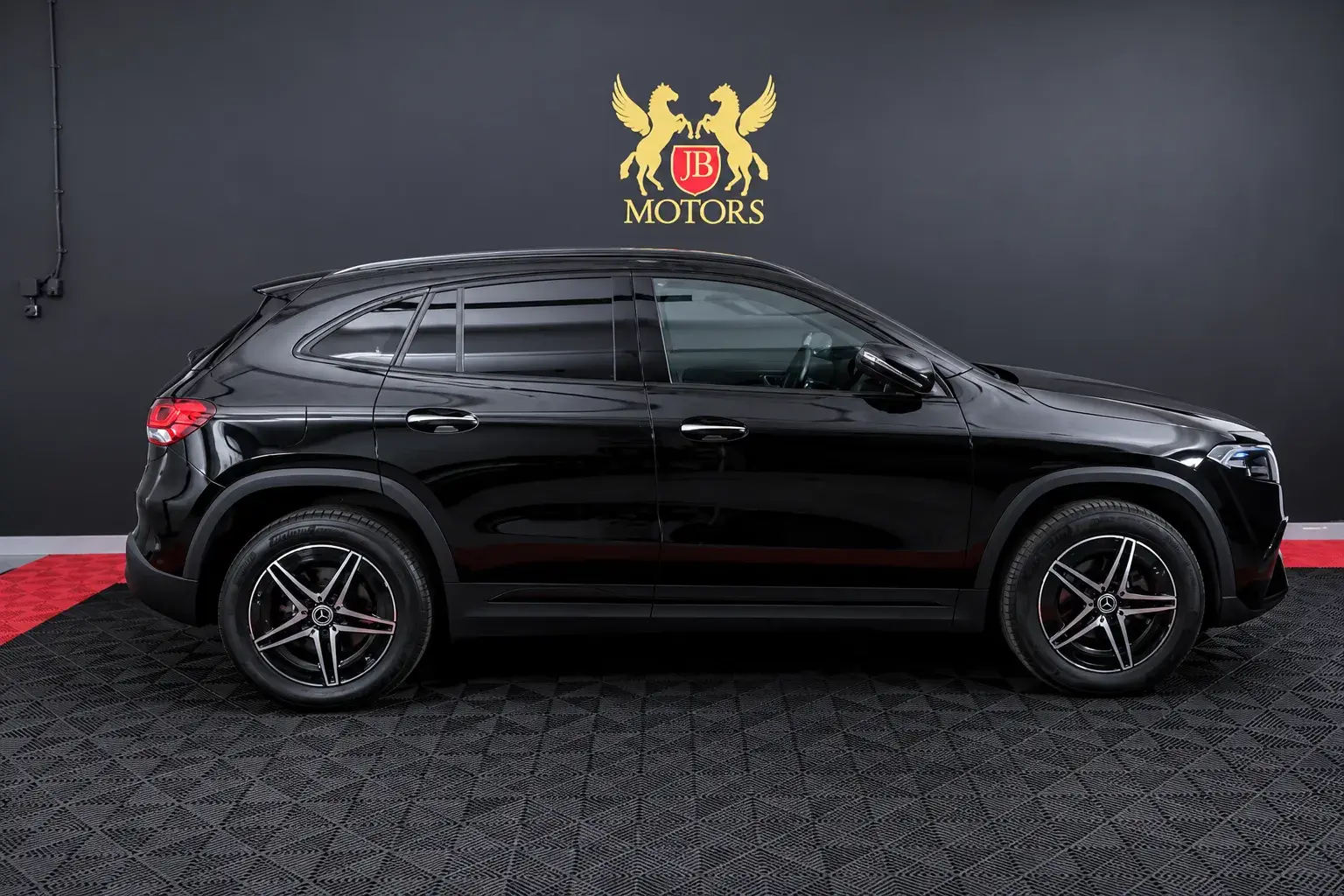 Mercedes-Benz EQA 250 AMG Line 3