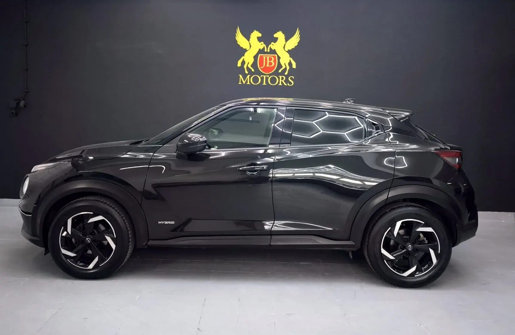 Nissan Juke Crossover Hybrid 143 Business+ 1