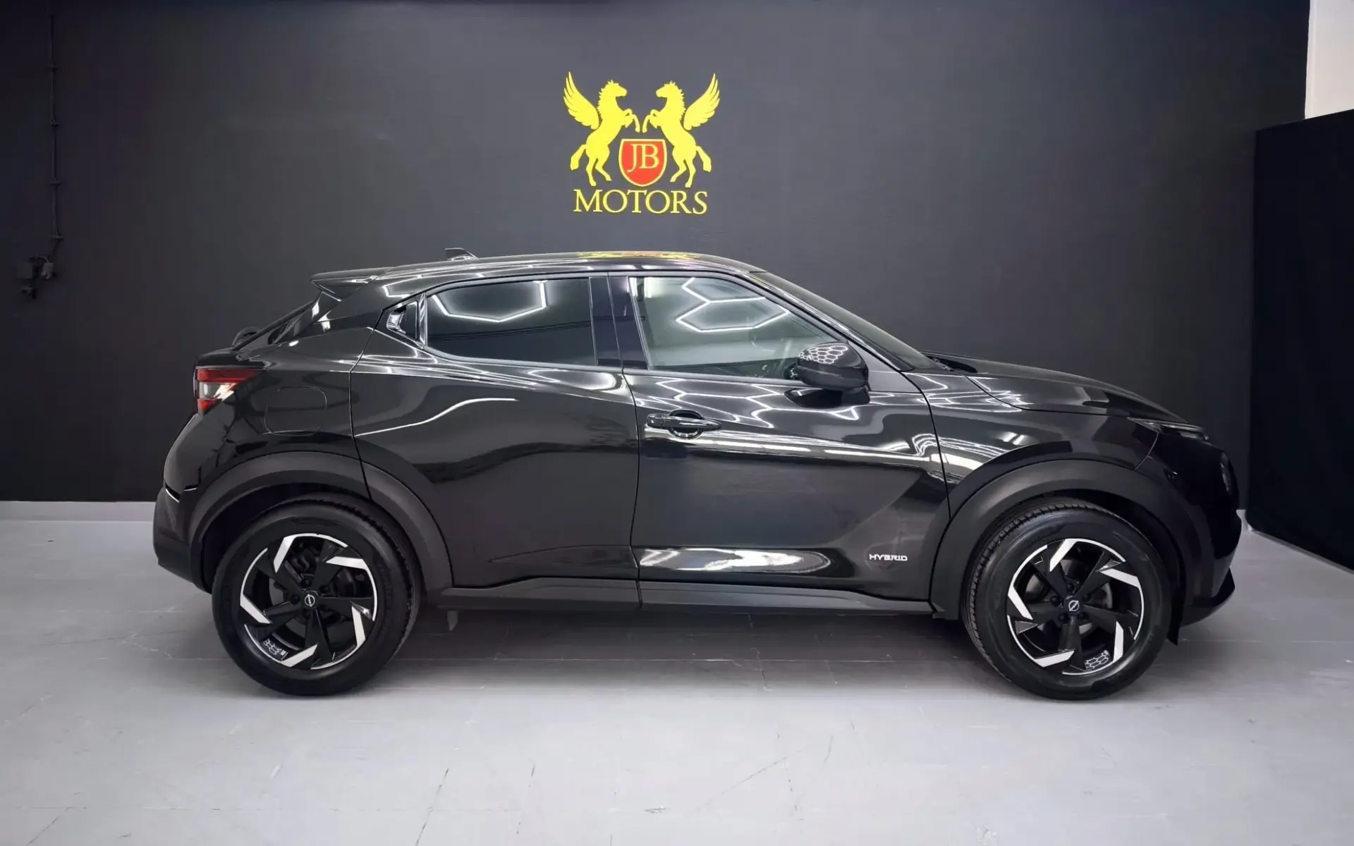 Nissan Juke Crossover Hybrid 143 Business+ 4