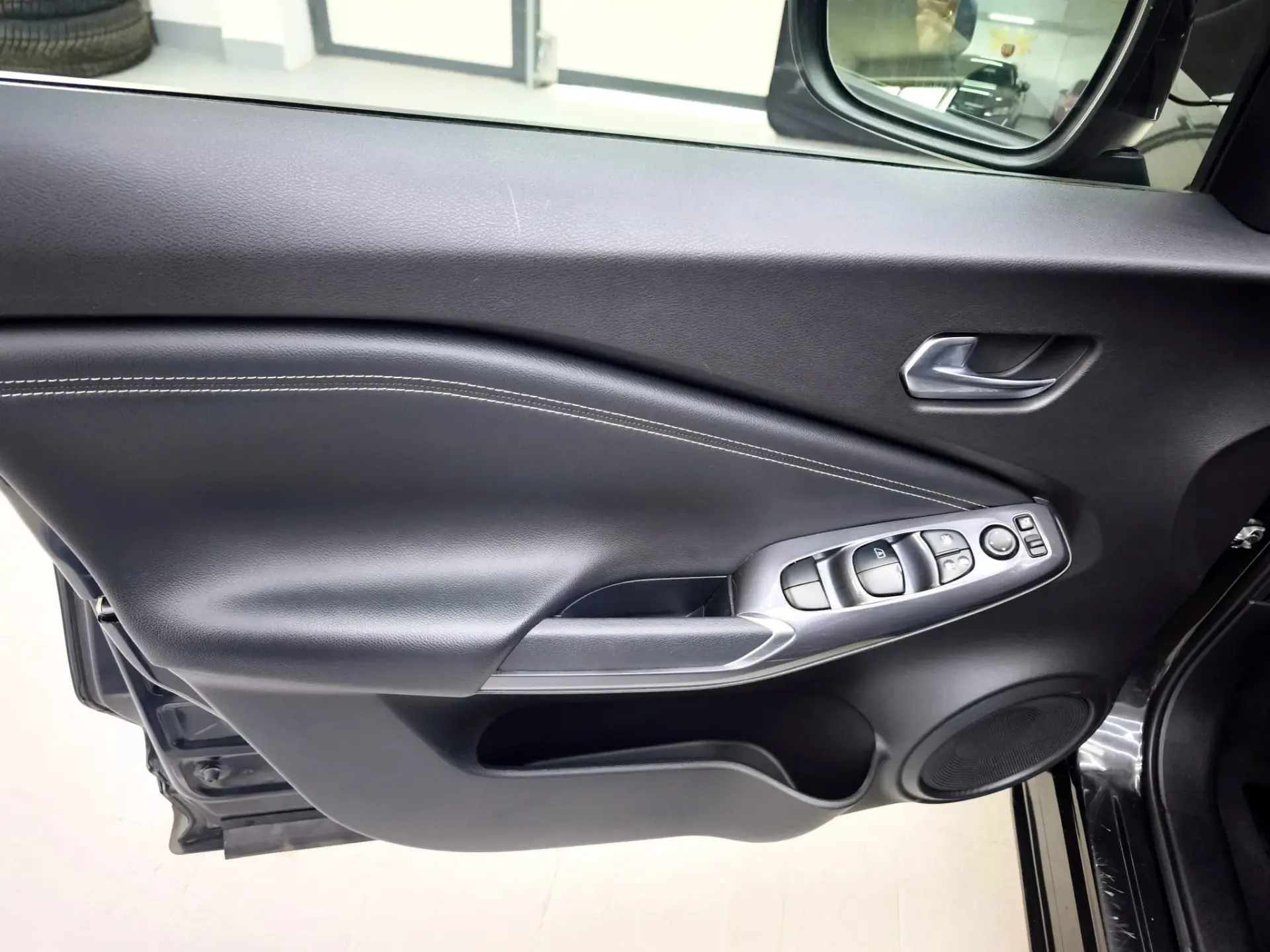 Nissan Juke Crossover Hybrid 143 Business+ 11