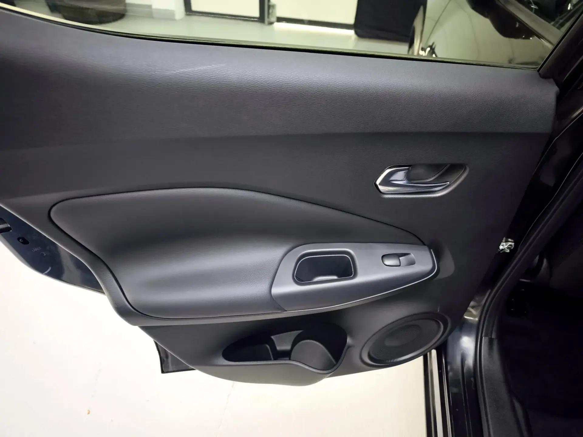 Nissan Juke Crossover Hybrid 143 Business+ 12