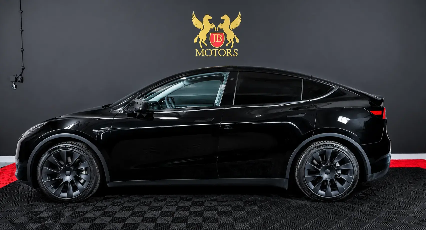 Tesla Model Y Standard 1