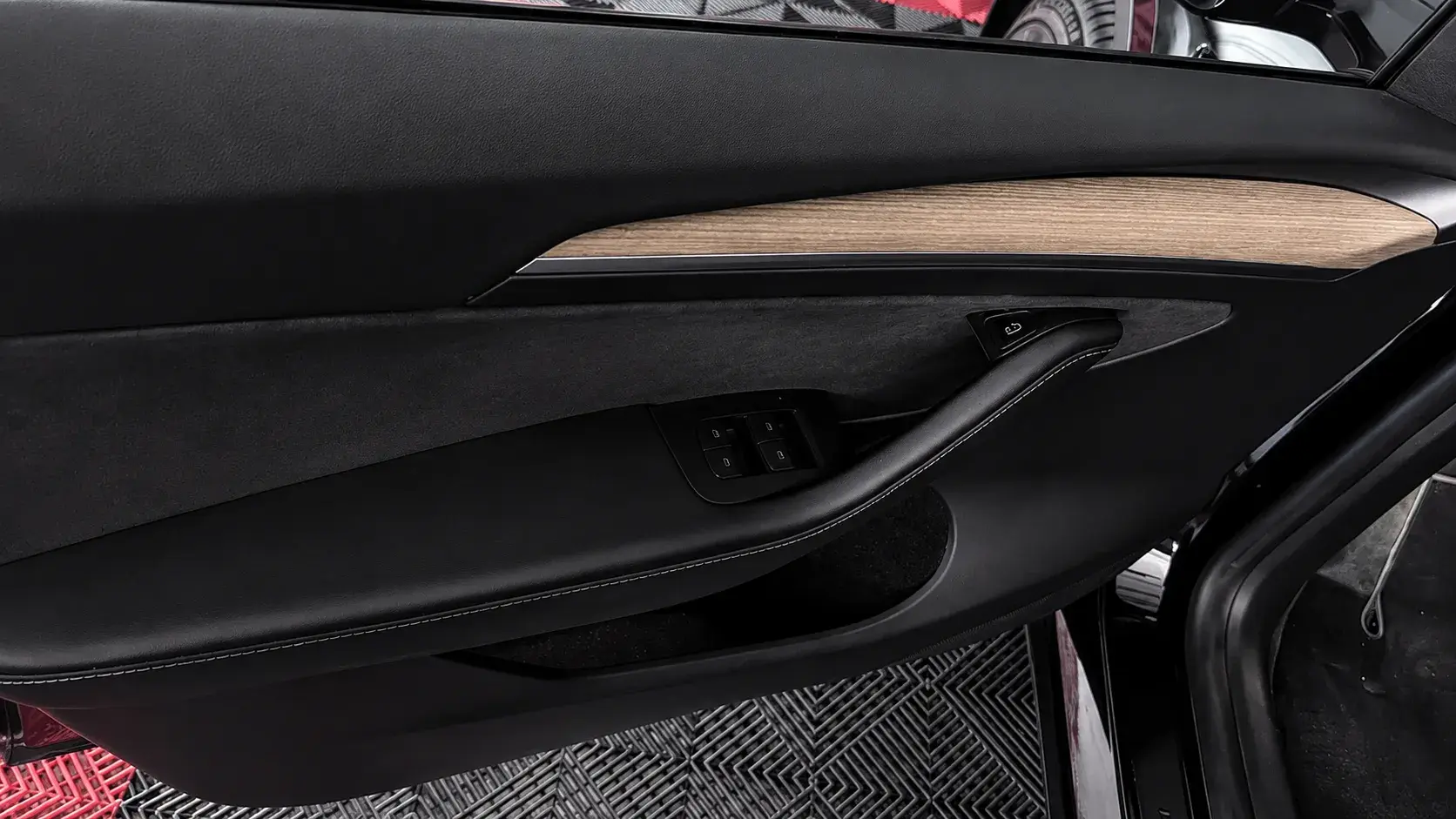 Tesla Model Y Standard 9