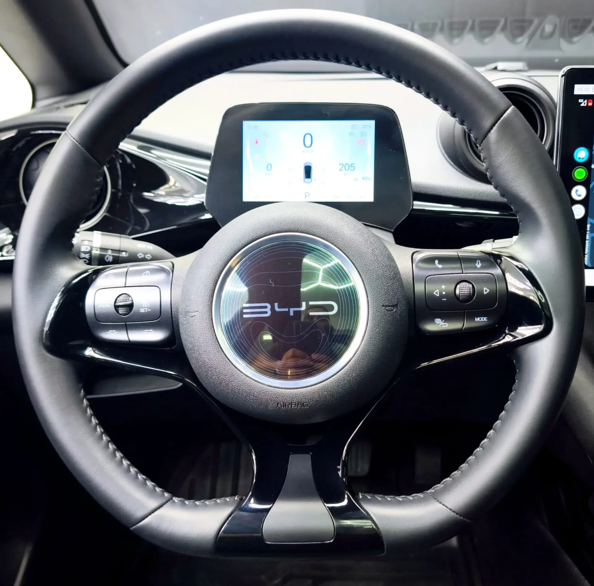 BYD Dolphin 60.4 kWh Design 17