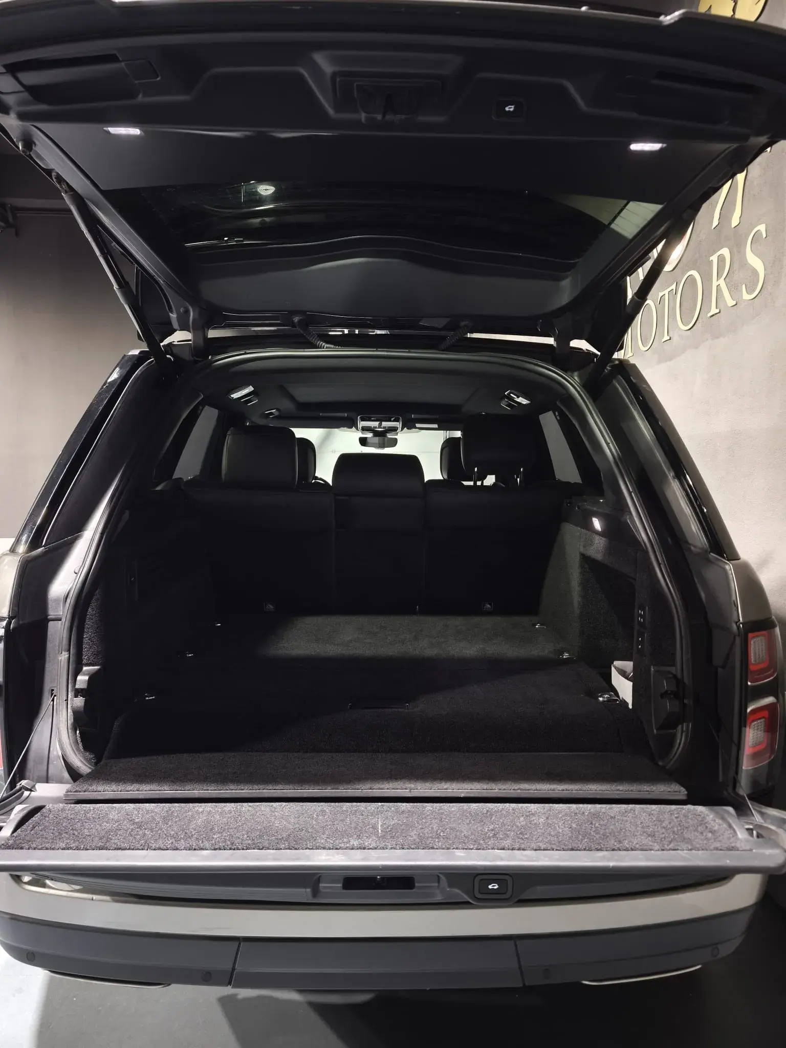 Land Rover Range Rover P400e Plug-in Vogue 6