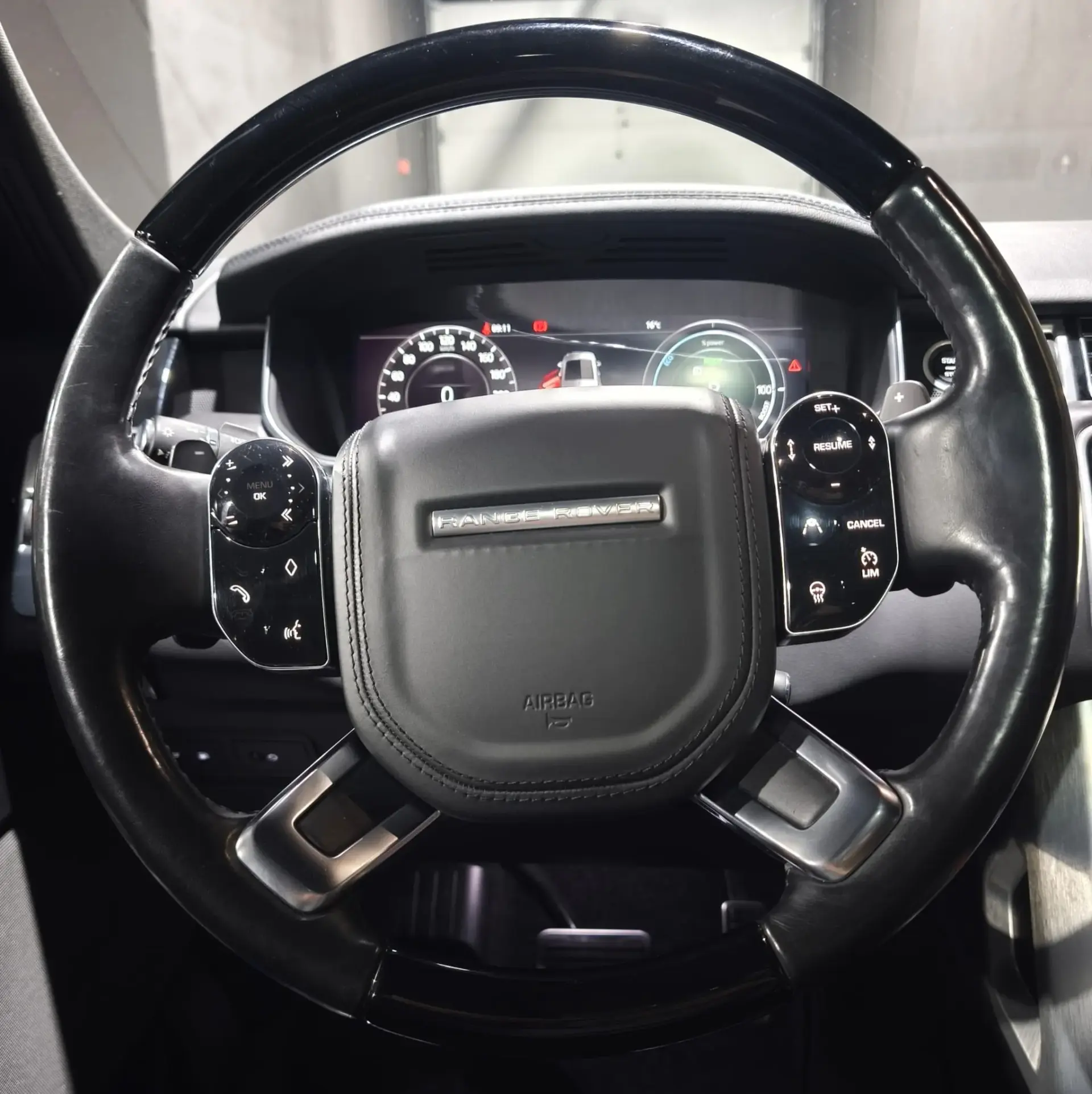 Land Rover Range Rover P400e Plug-in Vogue 15