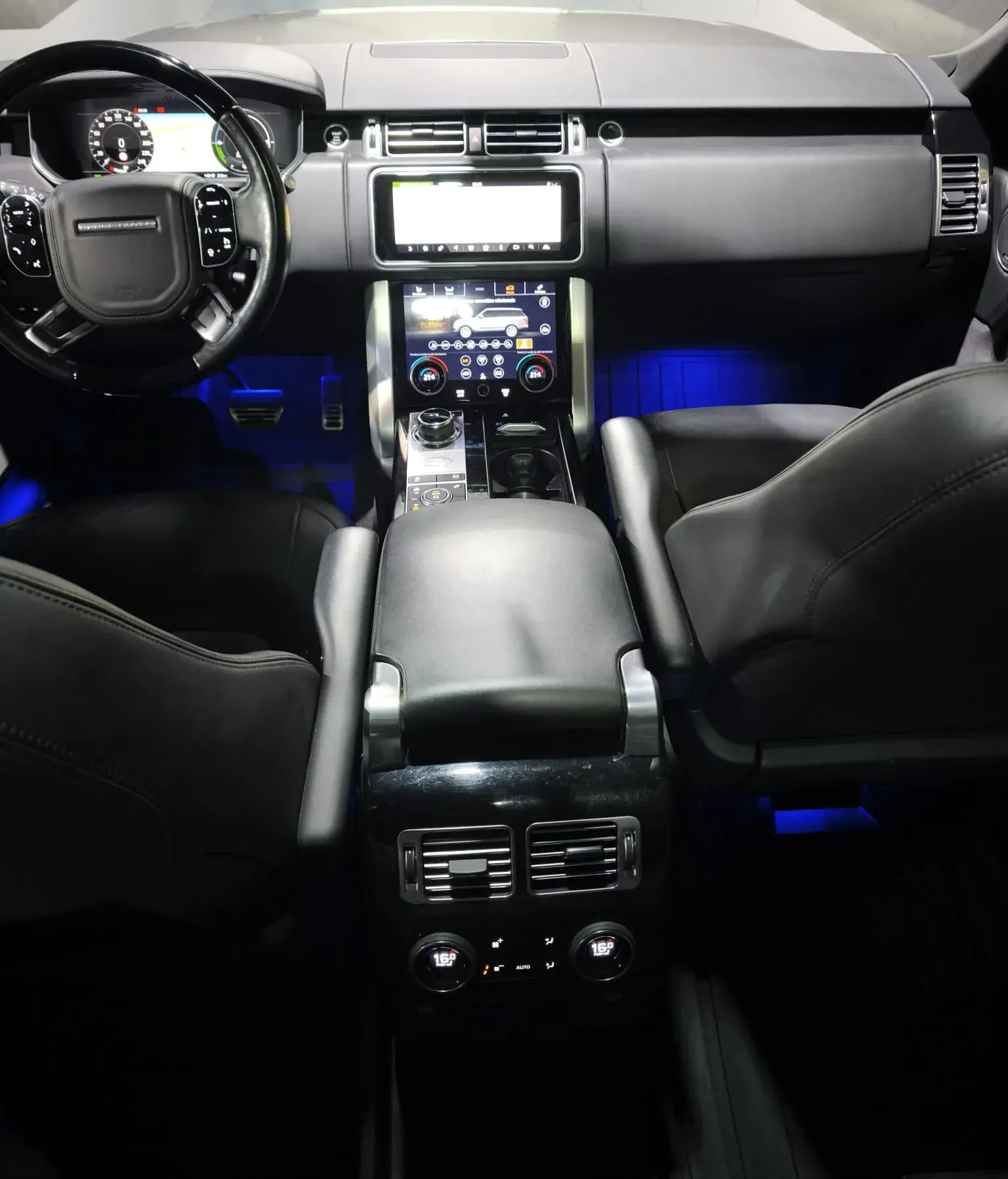 Land Rover Range Rover P400e Plug-in Vogue 17
