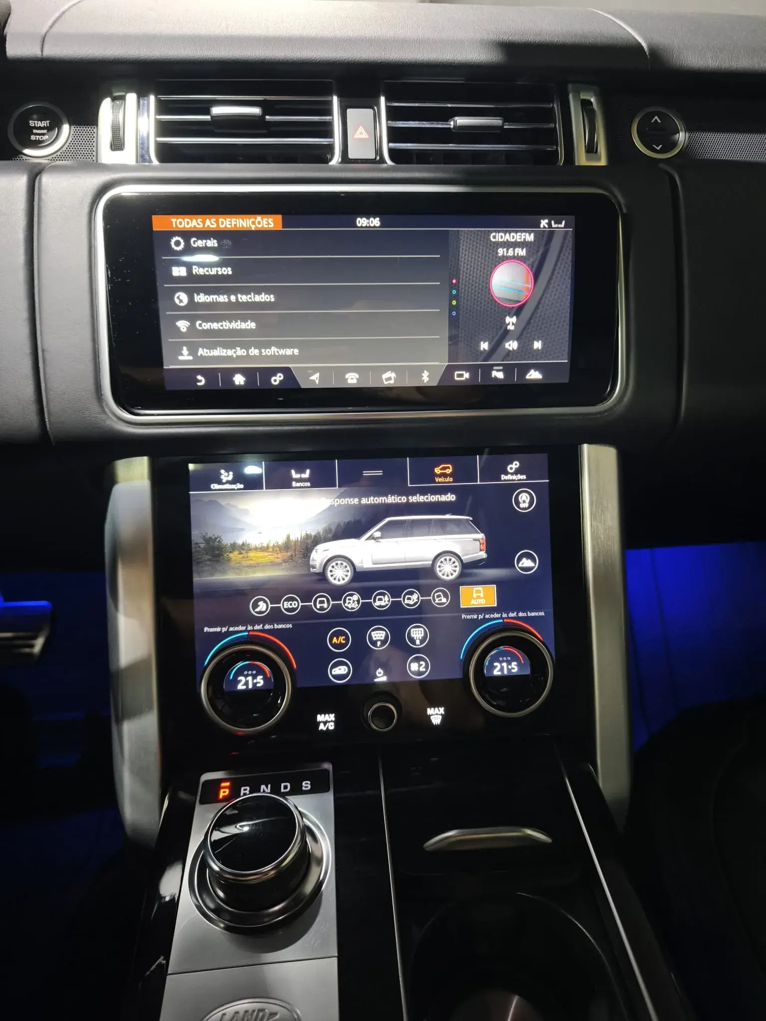 Land Rover Range Rover P400e Plug-in Vogue 23