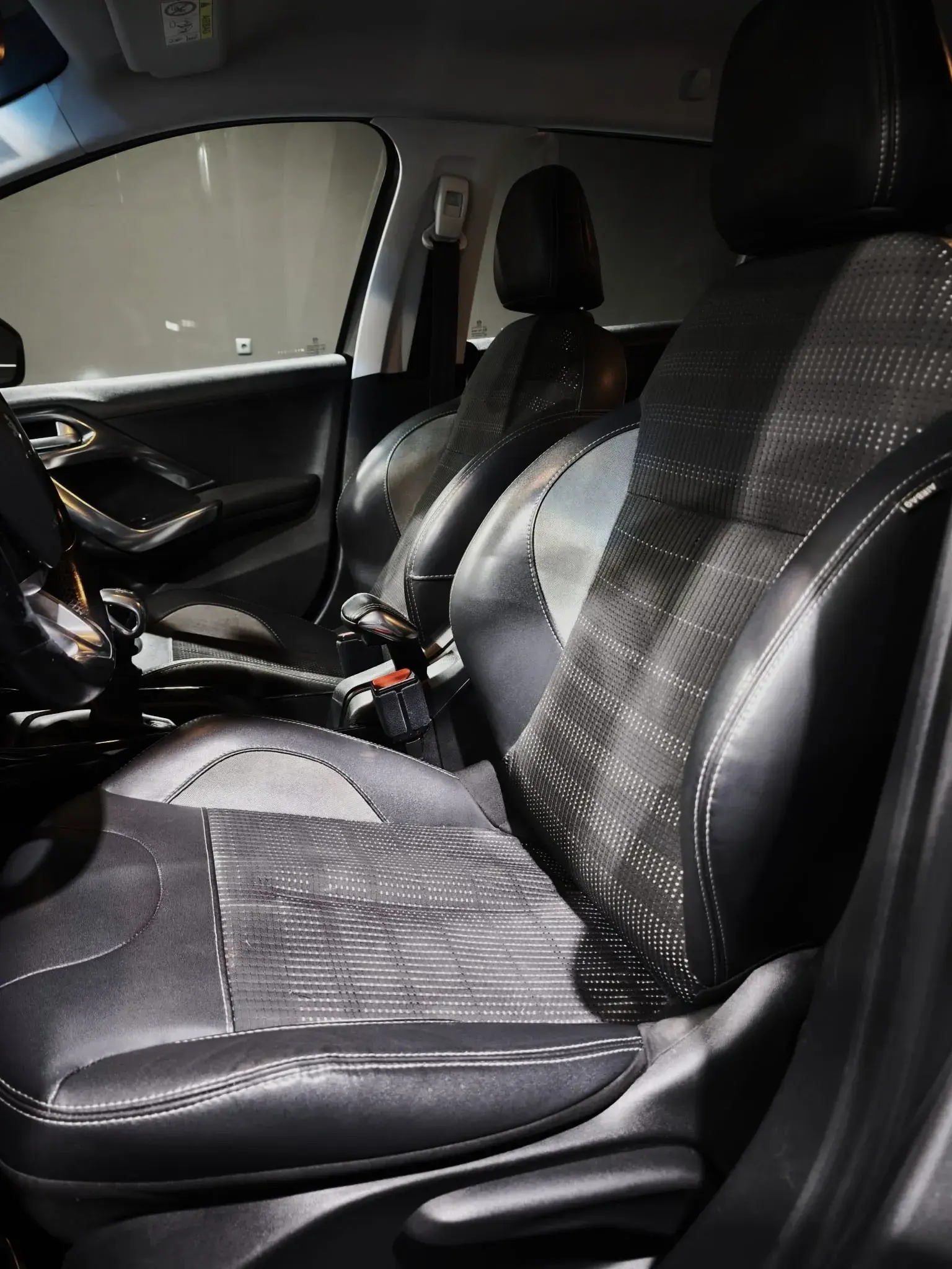 Peugeot 2008 1.6 BlueHDi Allure 12