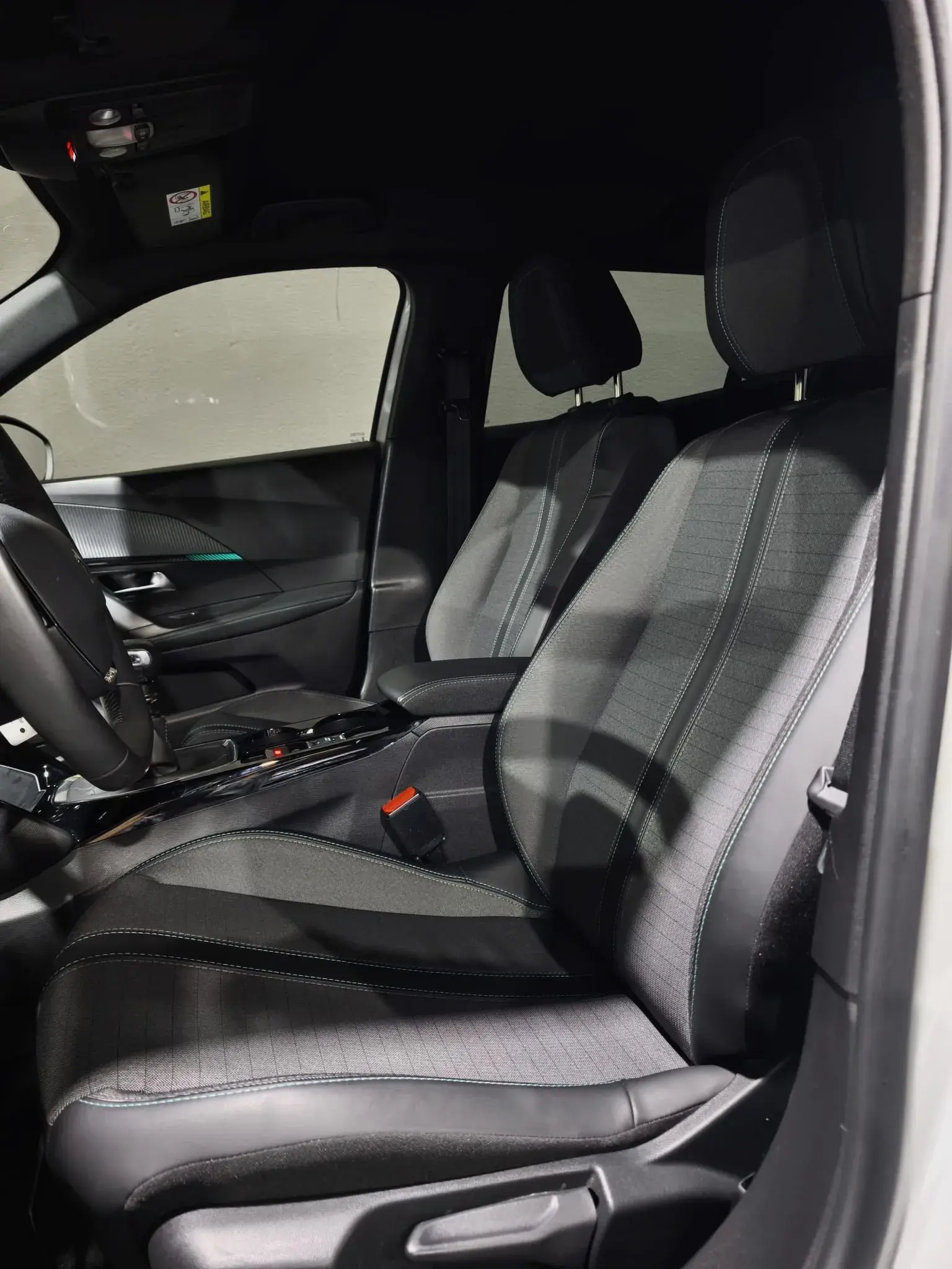 Peugeot 2008 1.2 PureTech Allure Pack 11