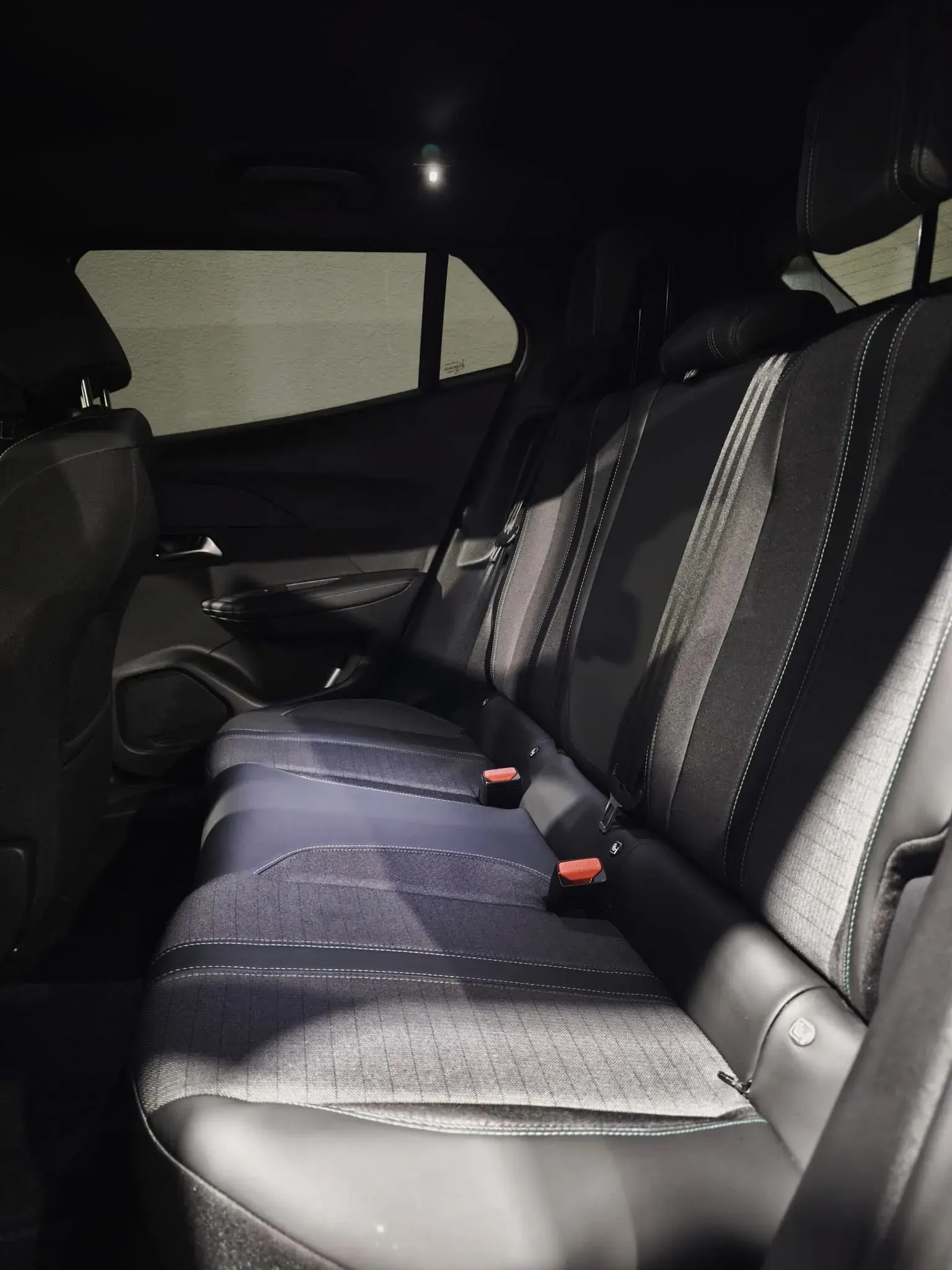 Peugeot 2008 1.2 PureTech Allure Pack 12
