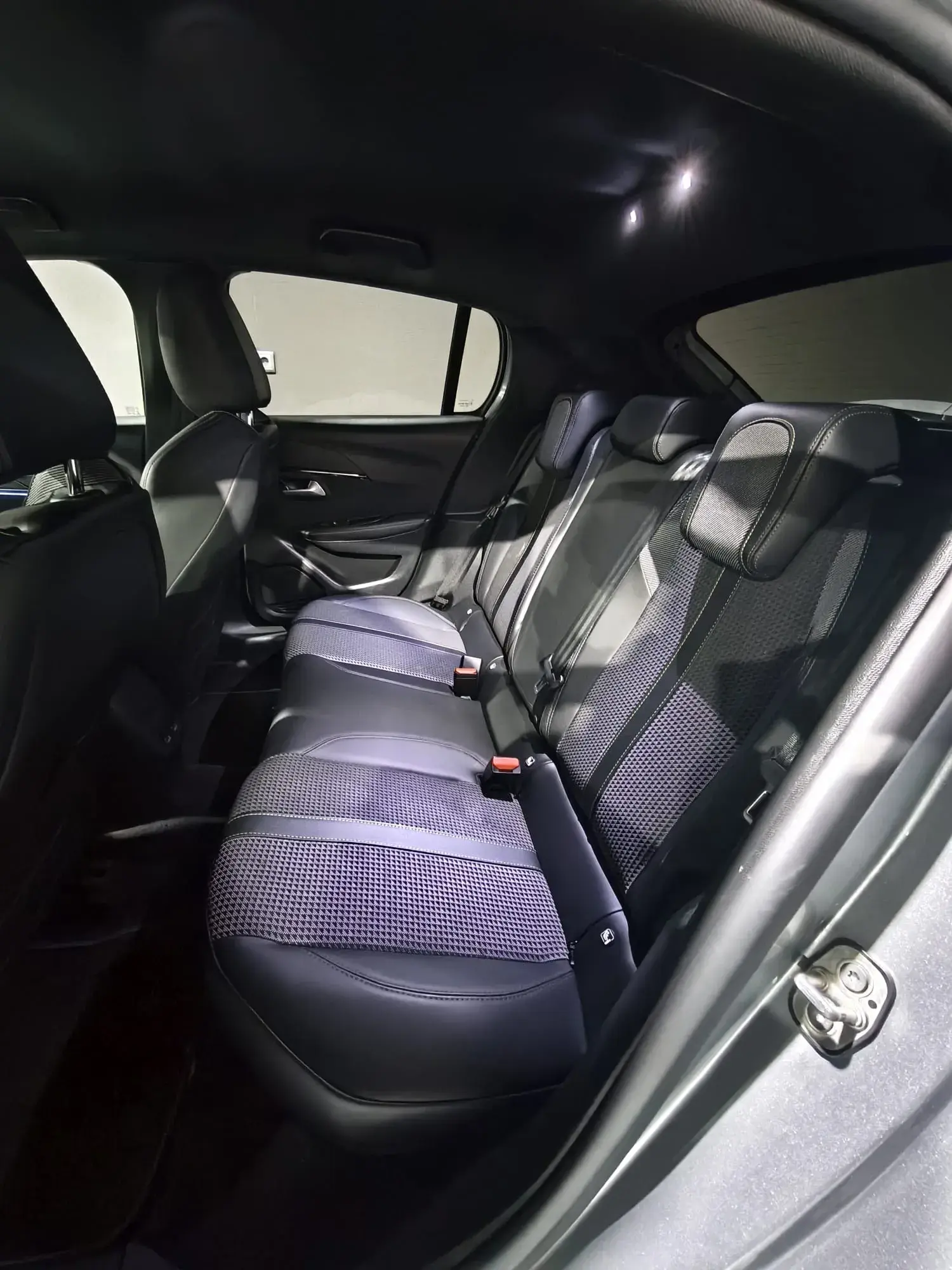 Peugeot 208 1.5 BlueHDi GT Line 11