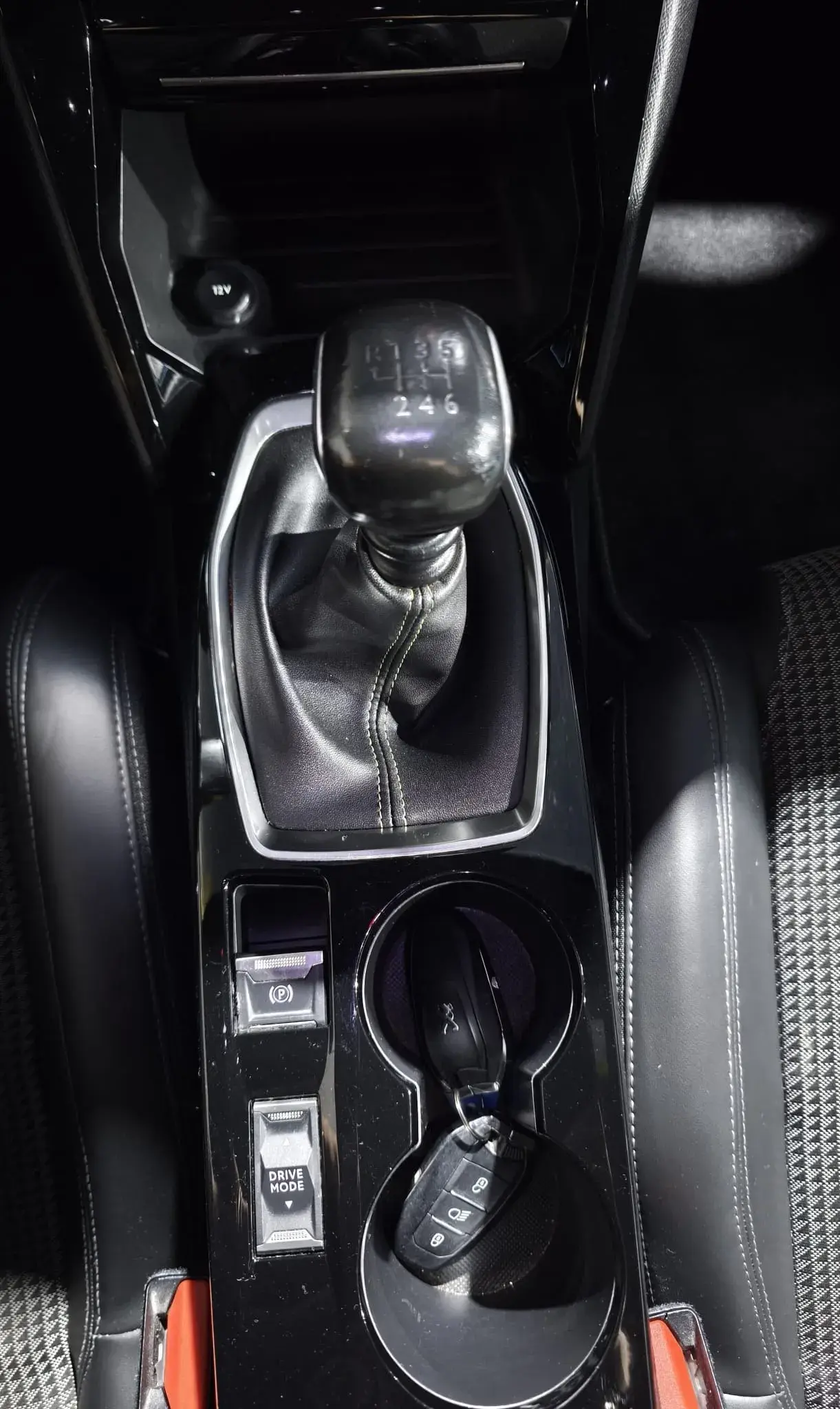 Peugeot 208 1.5 BlueHDi GT Line 15