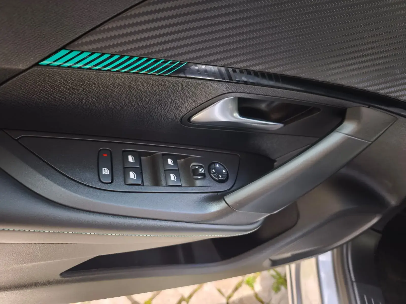 Peugeot e-2008 50 kWh GT 6