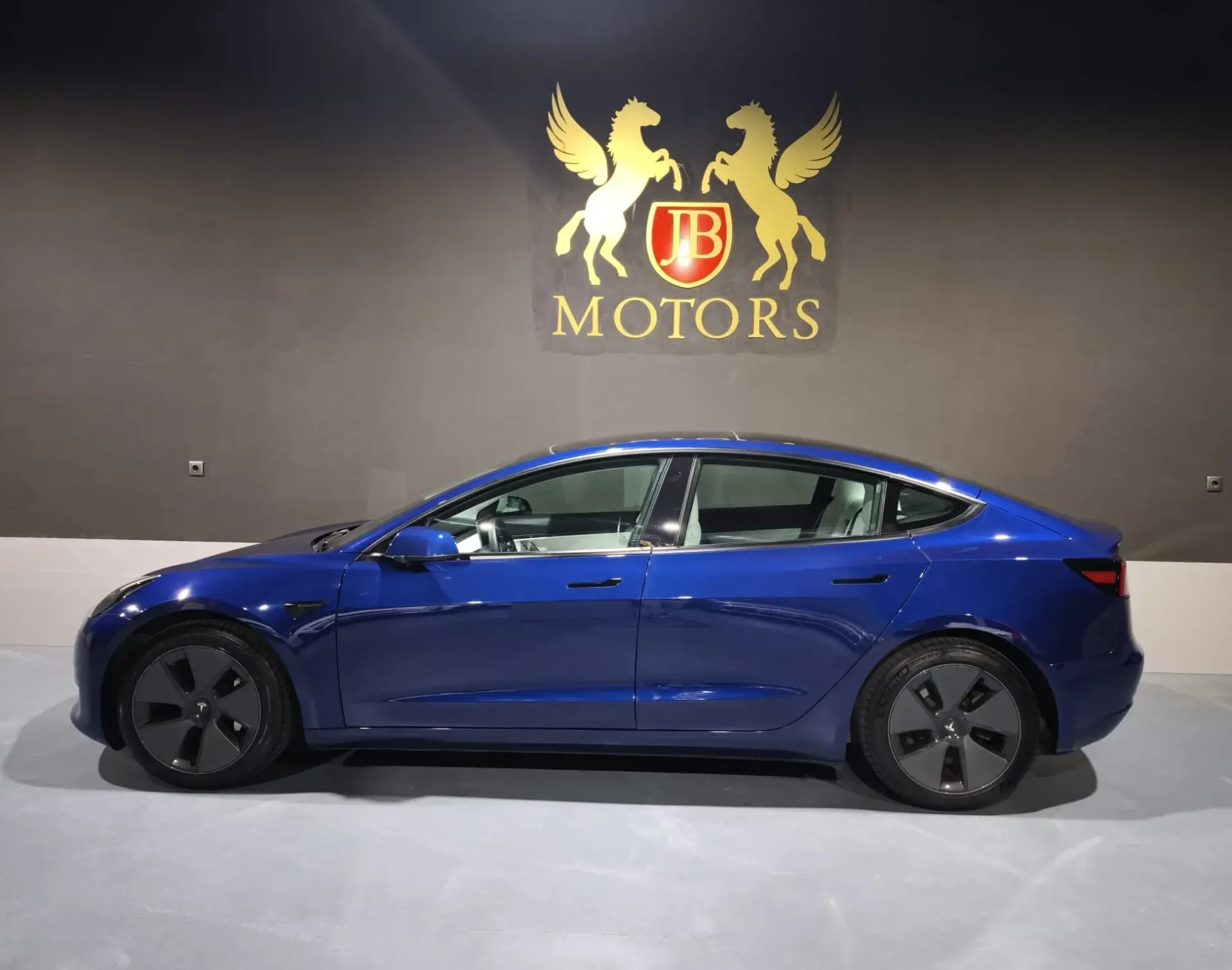 Tesla Model 3 Standrad RWD Plus 1