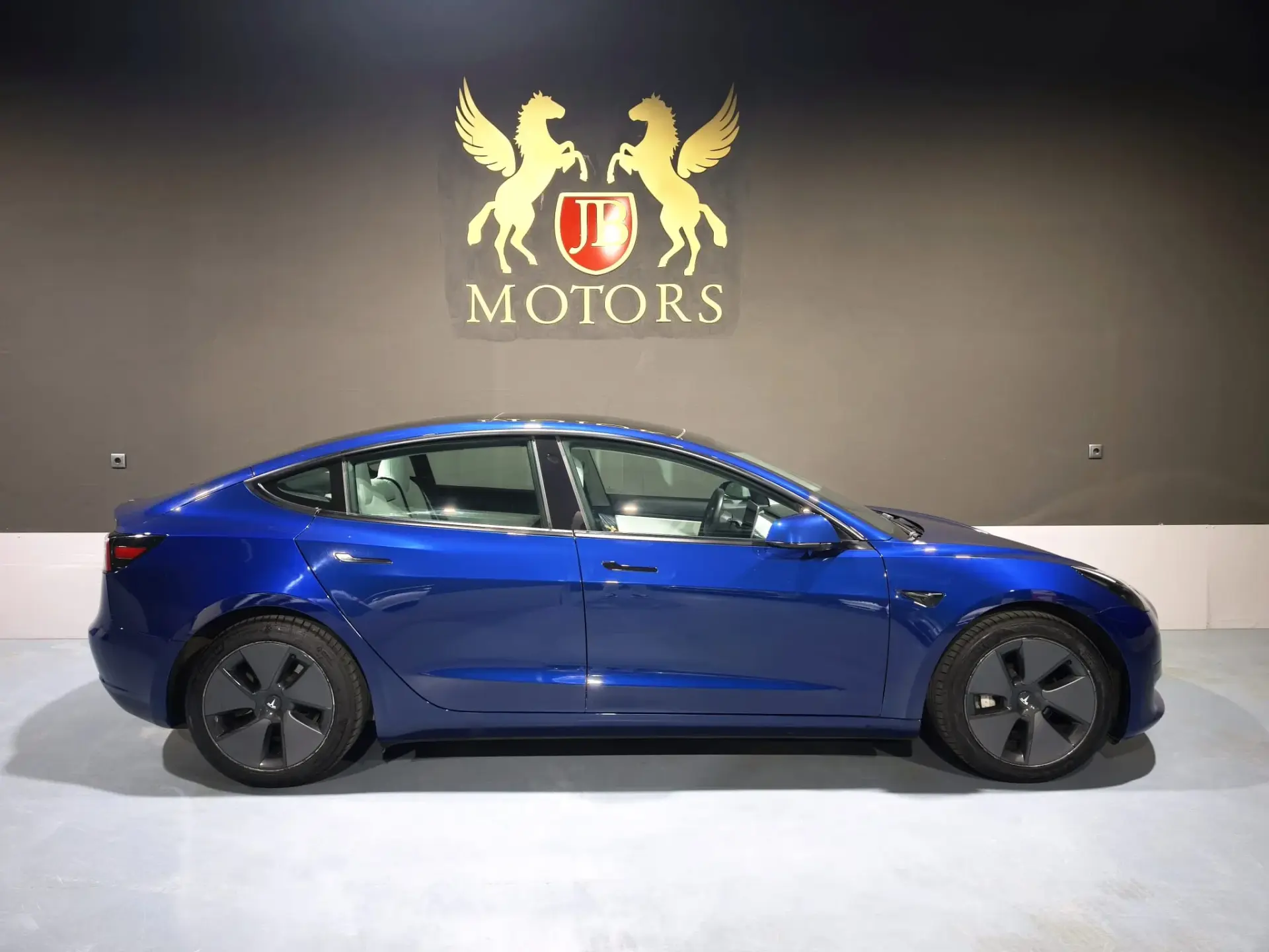 Tesla Model 3 Standrad RWD Plus 4
