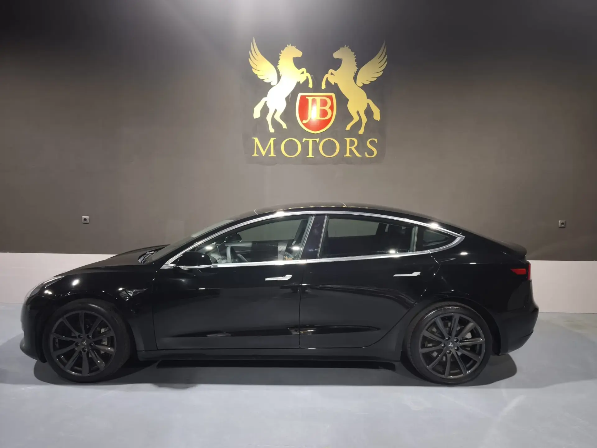 Tesla Model 3 Standard 1