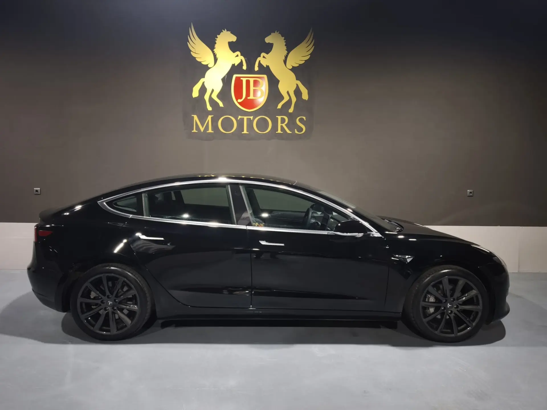 Tesla Model 3 Standard 4