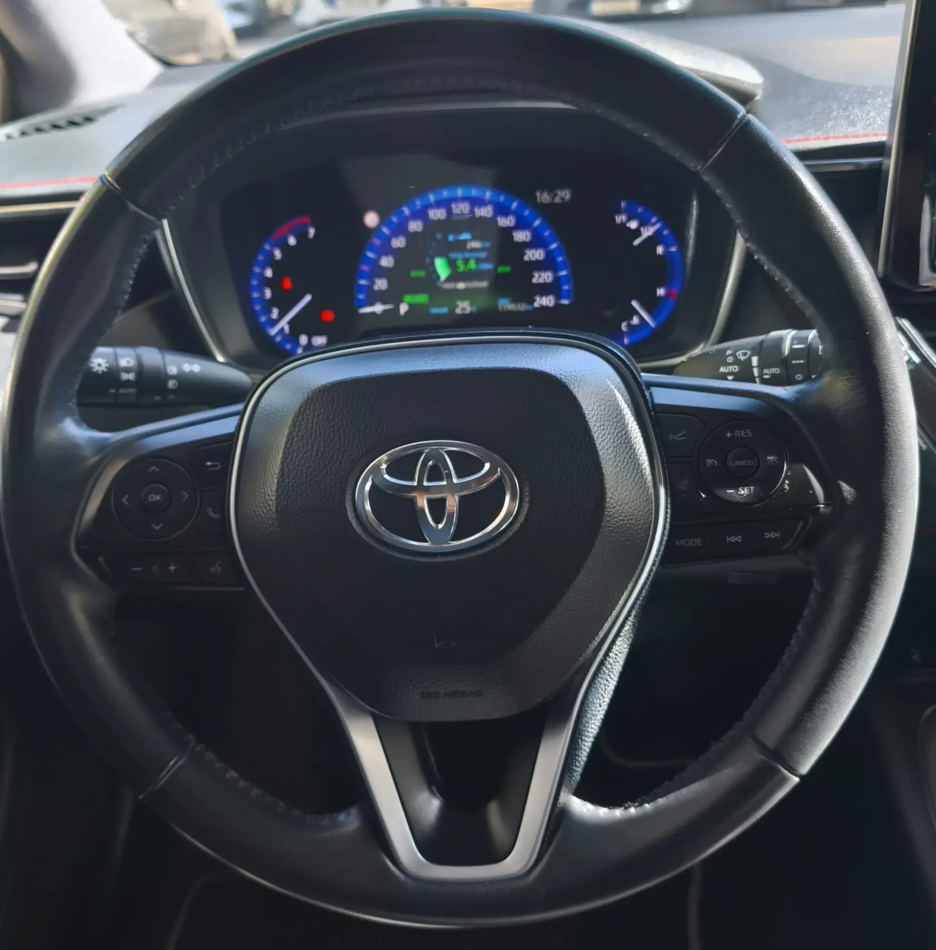 Toyota Corolla 1.8 Hybrid Comfort+P.Sport 6