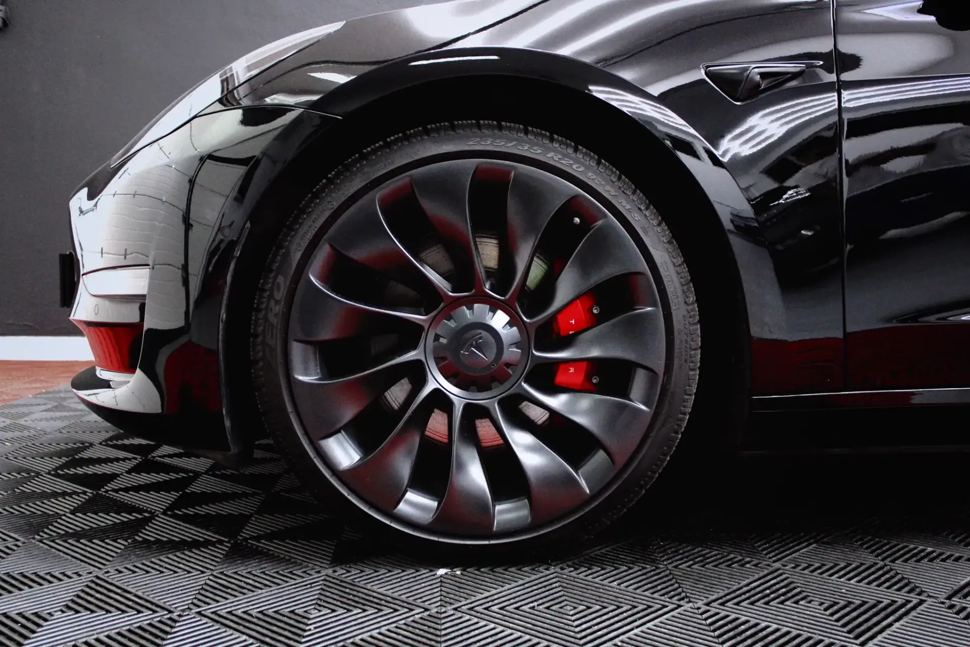 Tesla Model 3 Performance Dual Motor AWD 24