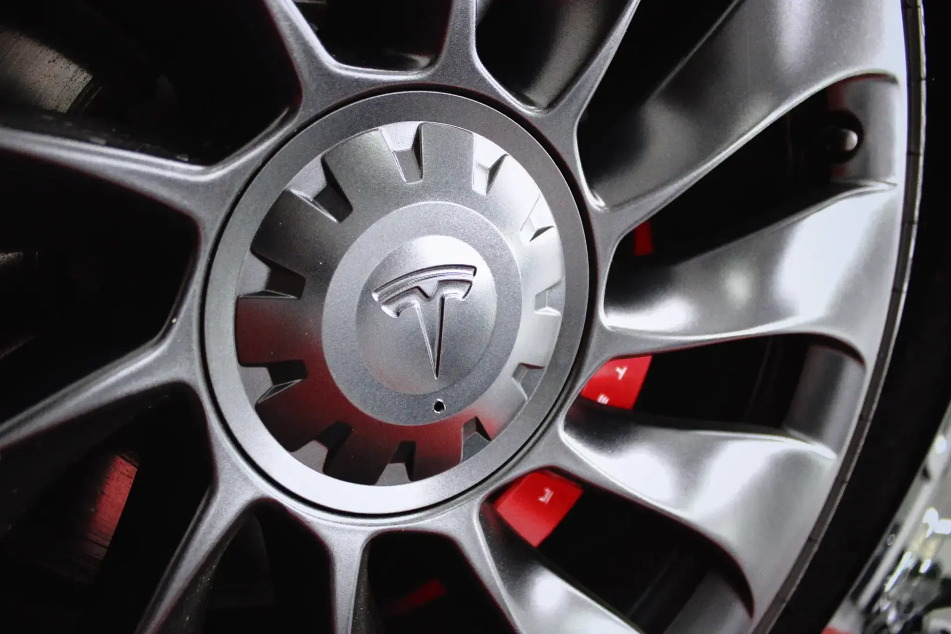 Tesla Model 3 Performance Dual Motor AWD 28