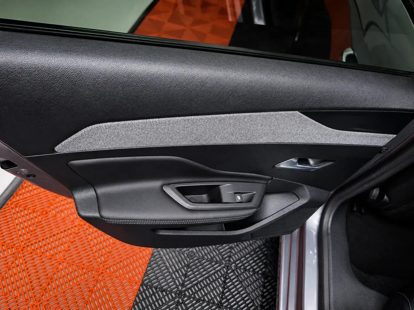 Peugeot 308 1.2 Hybrid Allure e-DCS6 2
