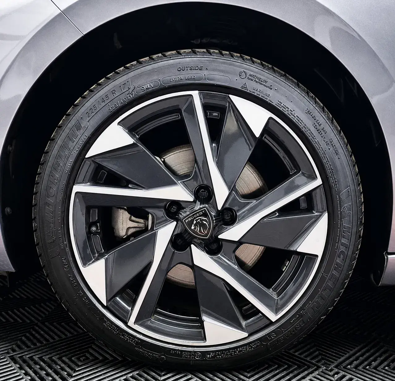 Peugeot 308 1.2 Hybrid Allure e-DCS6 32