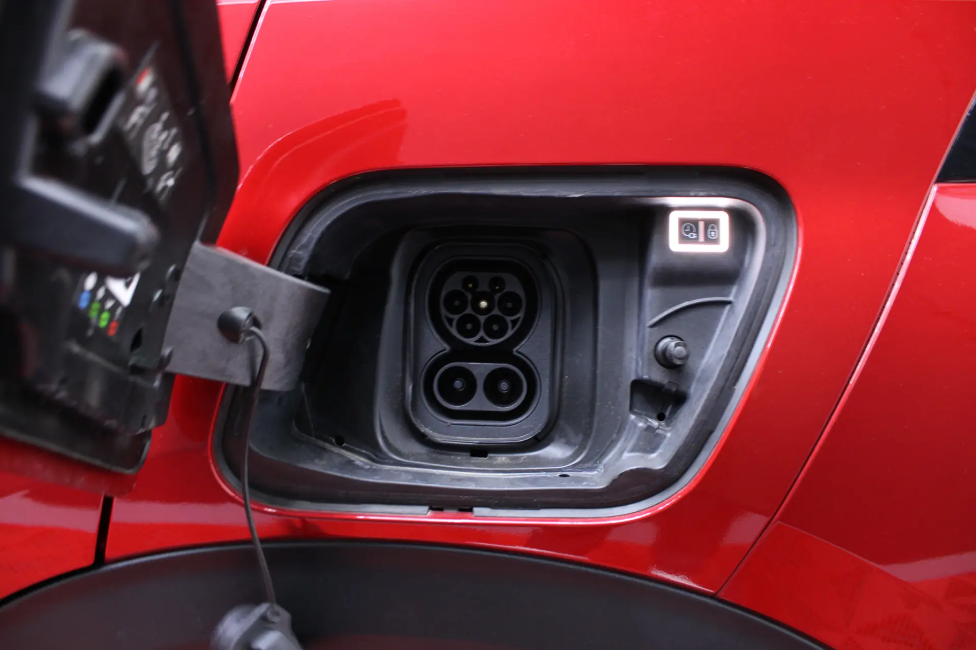 Peugeot e-2008 54 kWh GT 7