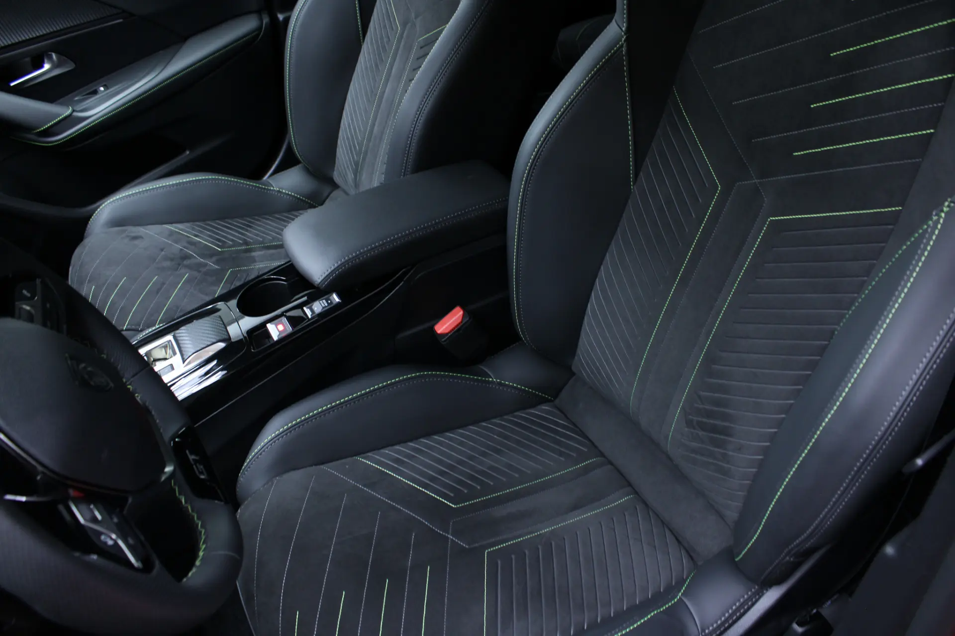 Peugeot e-2008 54 kWh GT 19
