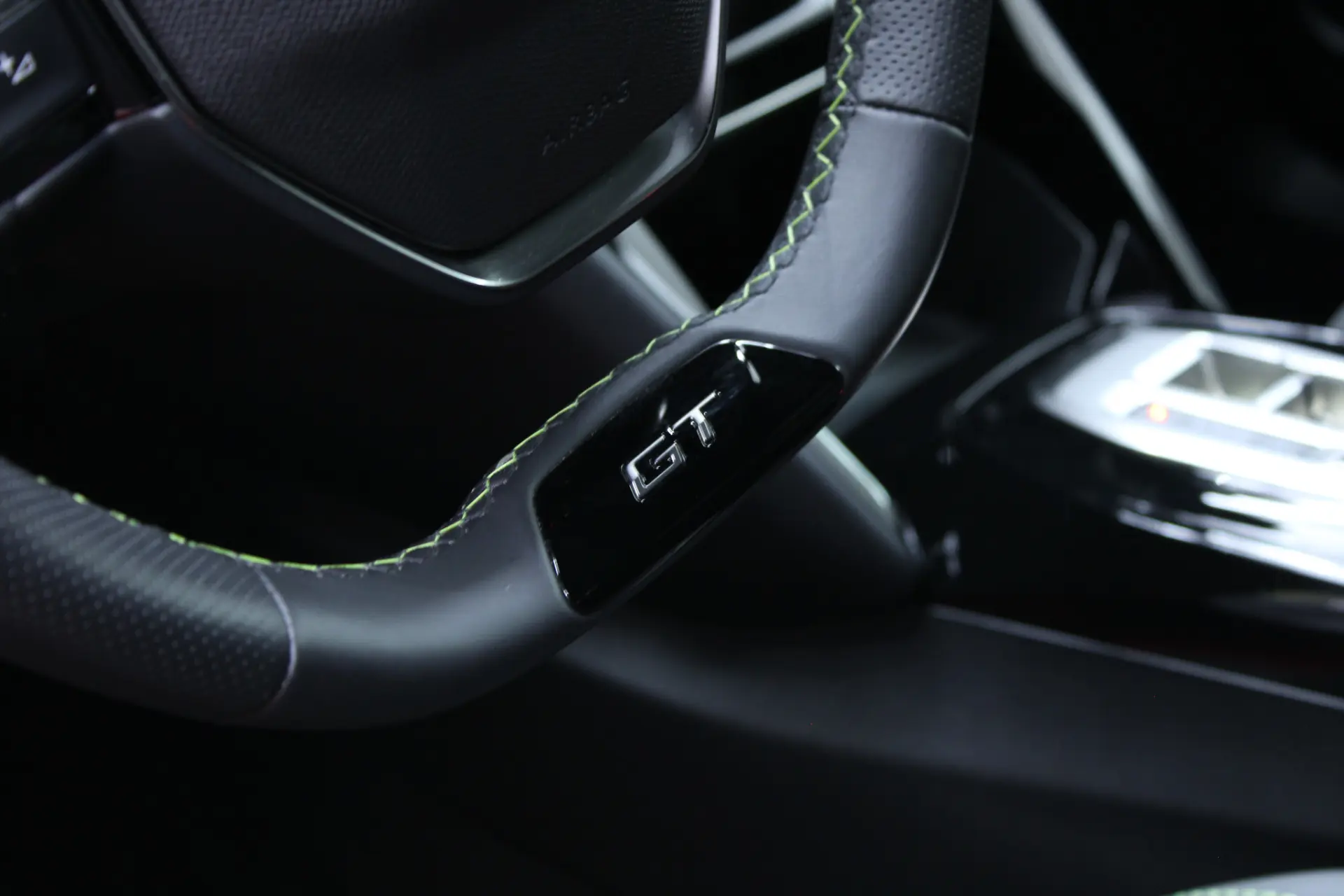 Peugeot e-2008 54 kWh GT 11