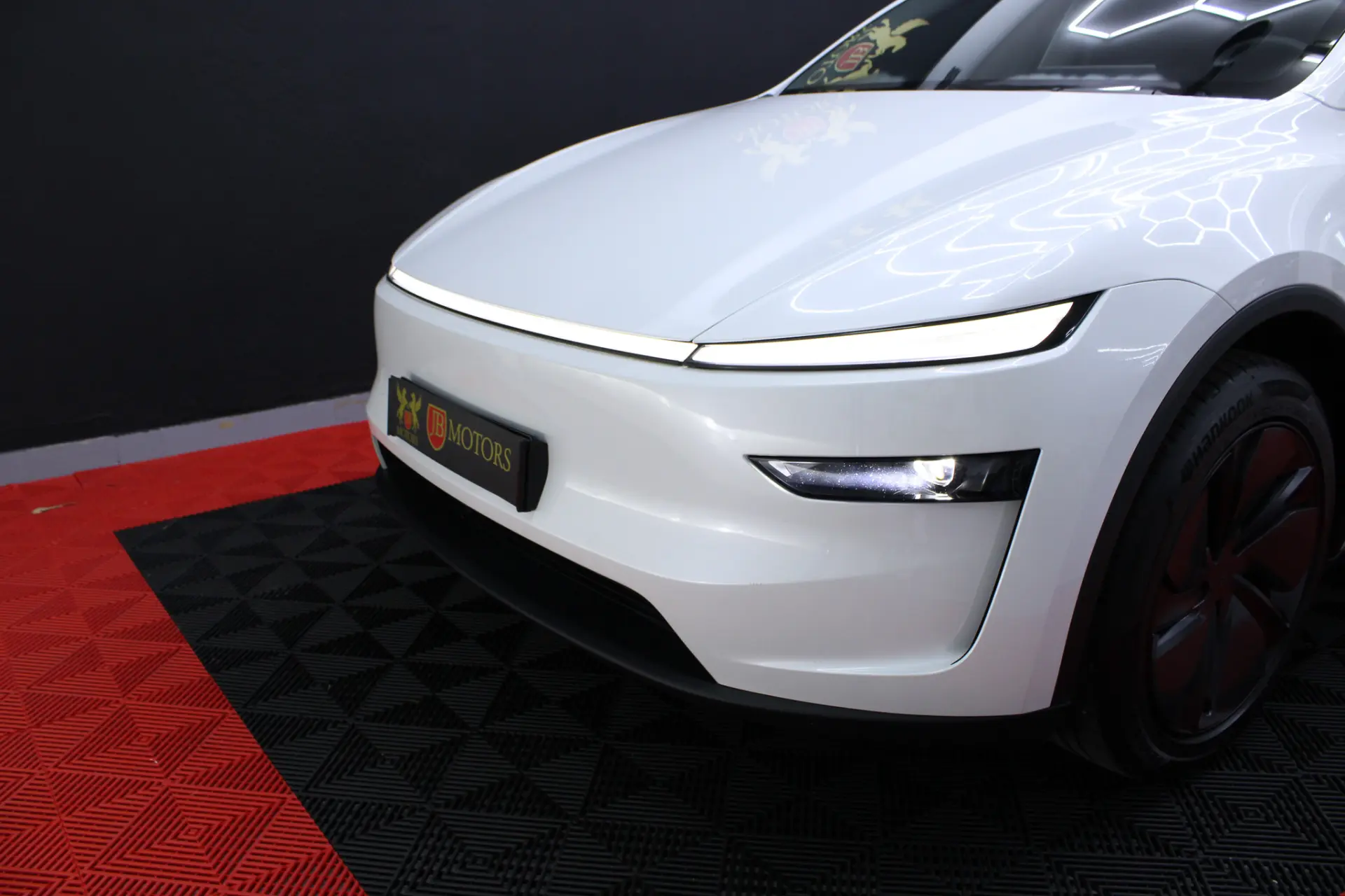 Tesla Model Y Standard 2