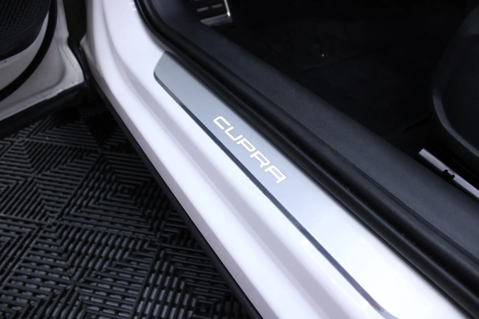 Cupra Formentor 1.4 e-Hybrid DSG VZ 17
