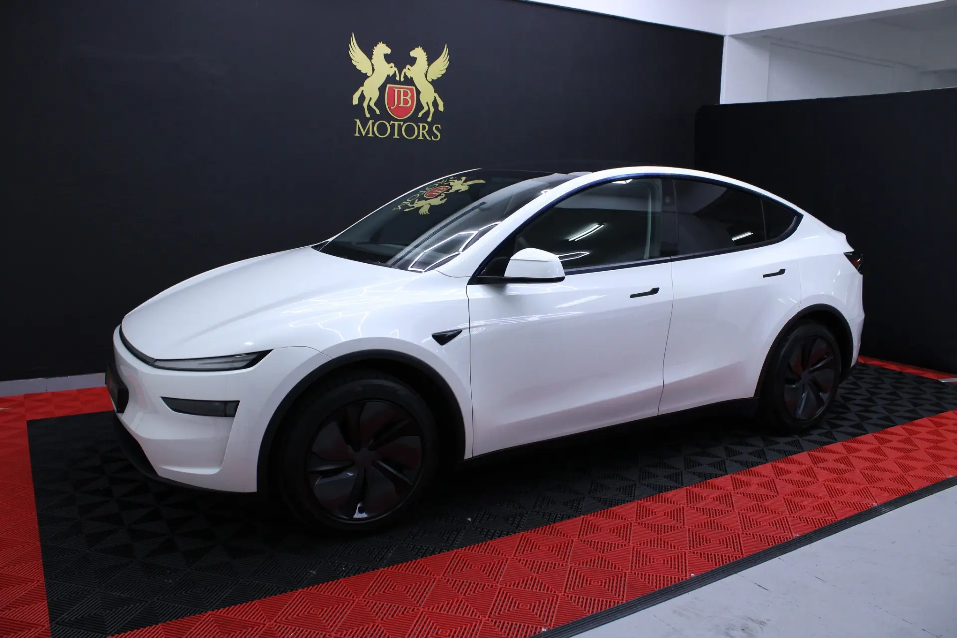 Tesla Model Y Standard 1