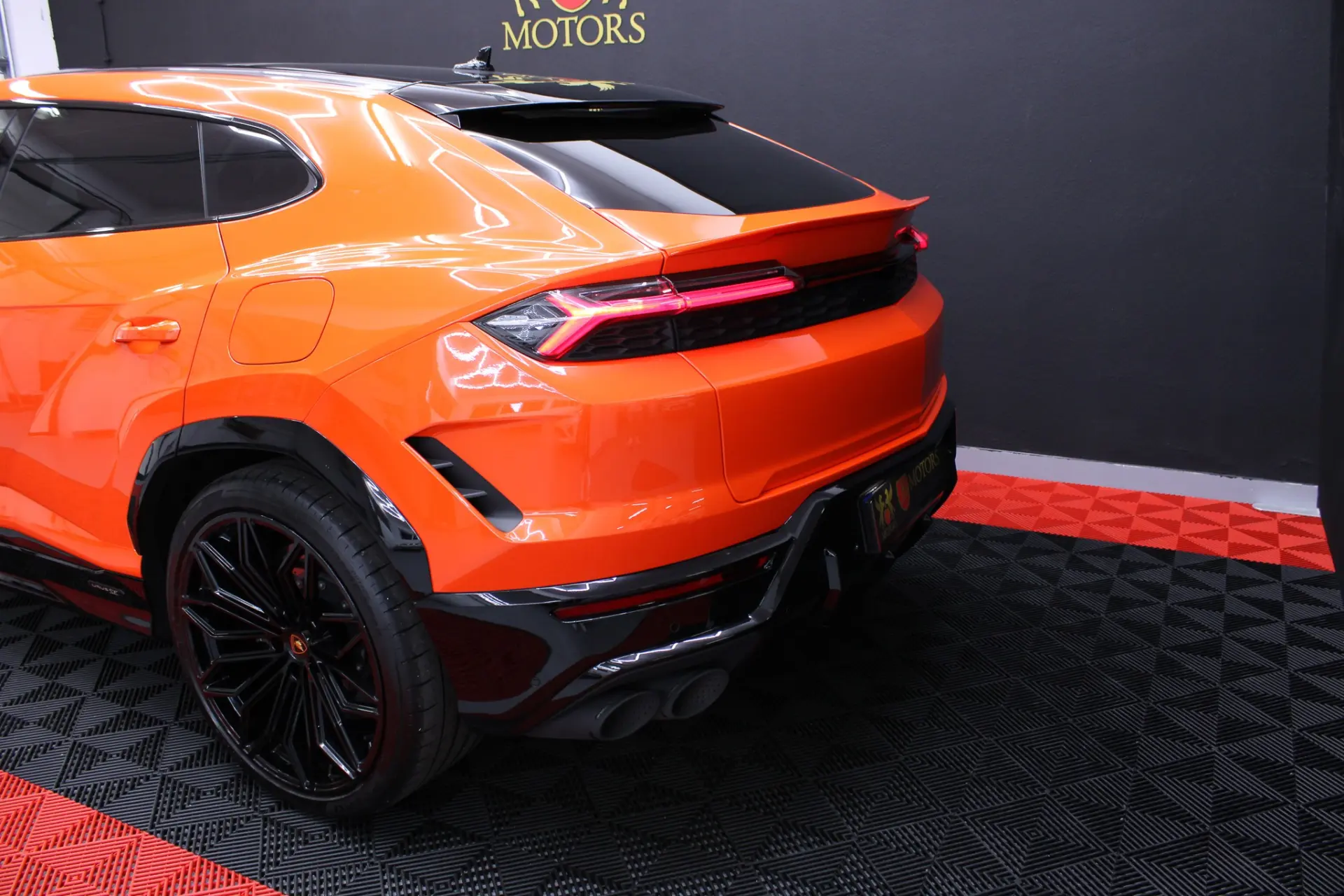 Lamborghini Urus 4.0 V8 SE 8