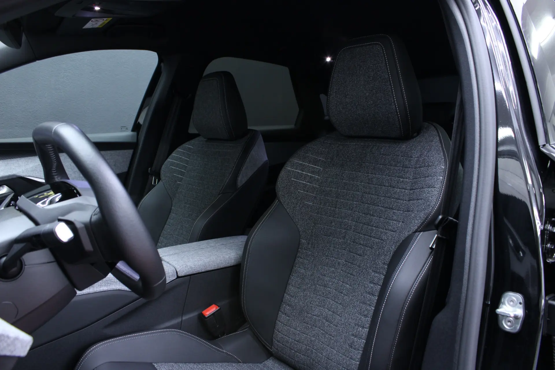 Peugeot E-3008 73 kWh Allure 11