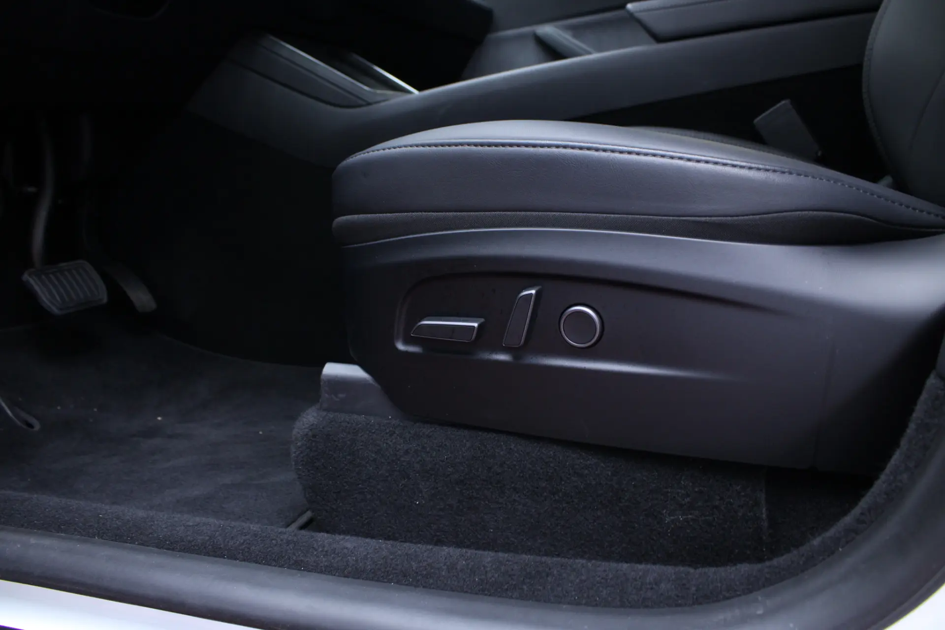 Tesla Model Y Standard 12