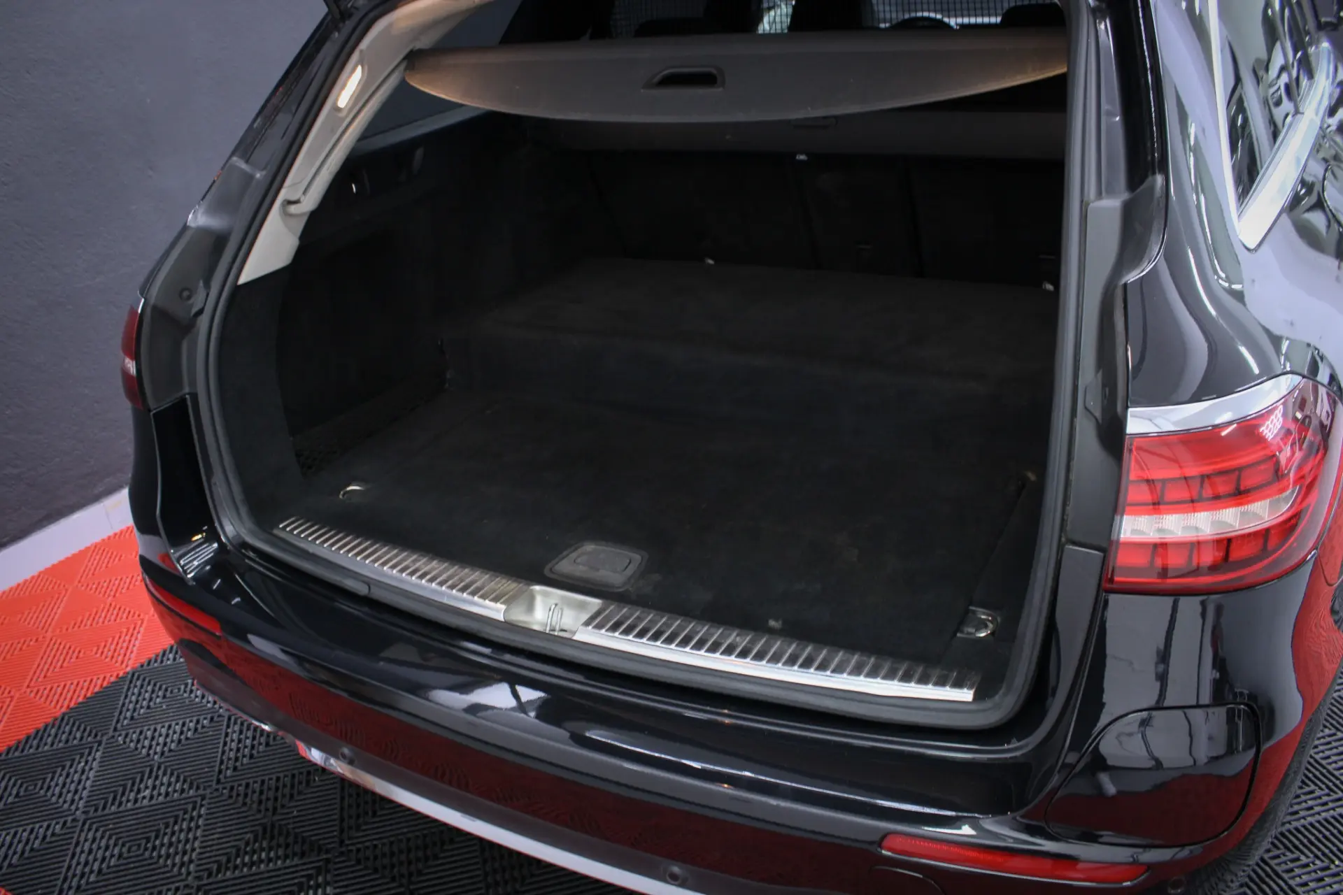 Mercedes-Benz E 300 de AMG Line 4Matic 5