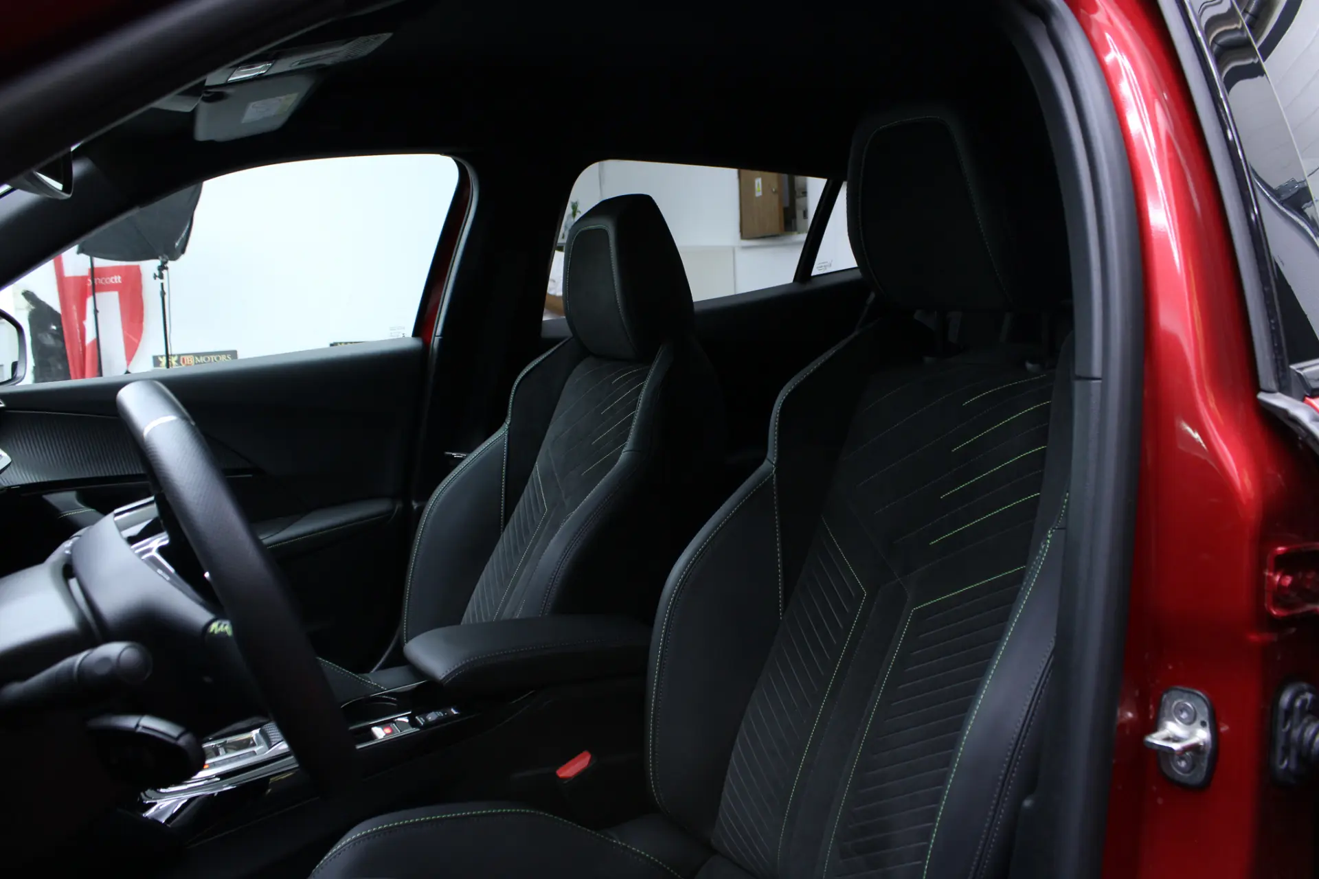 Peugeot e-2008 54 kWh GT 14