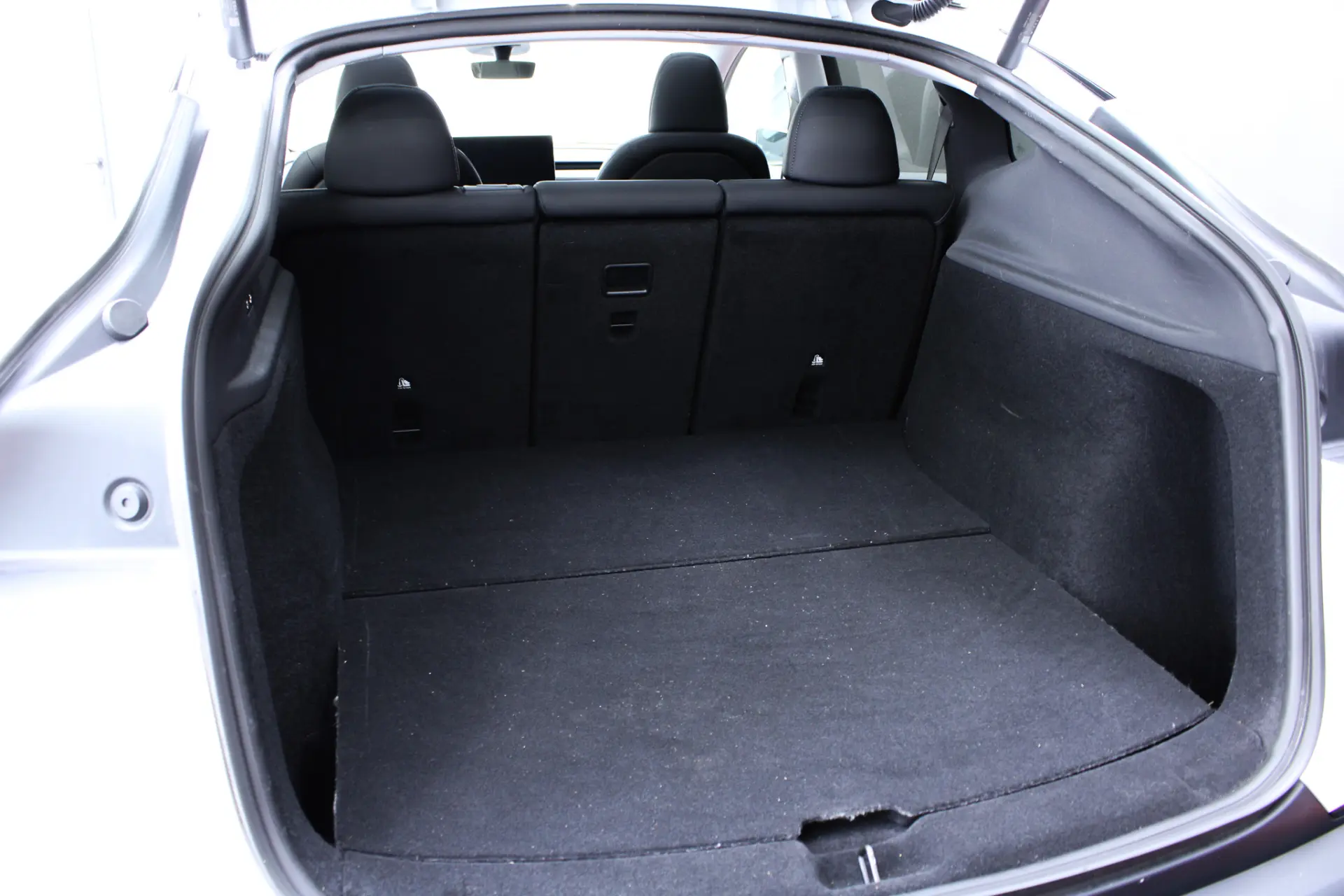 Tesla Model Y Standard 8
