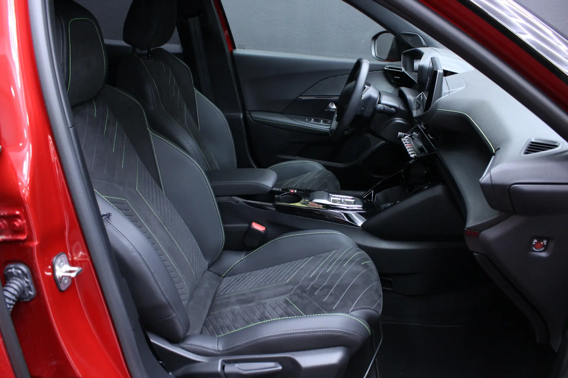 Peugeot e-2008 54 kWh GT 15