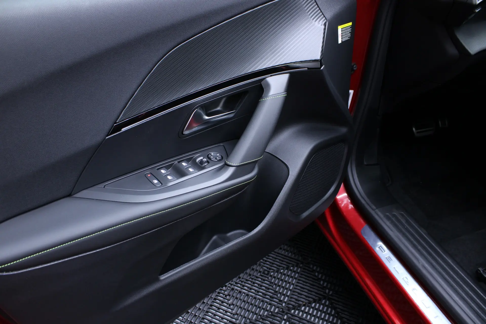 Peugeot e-2008 54 kWh GT 13