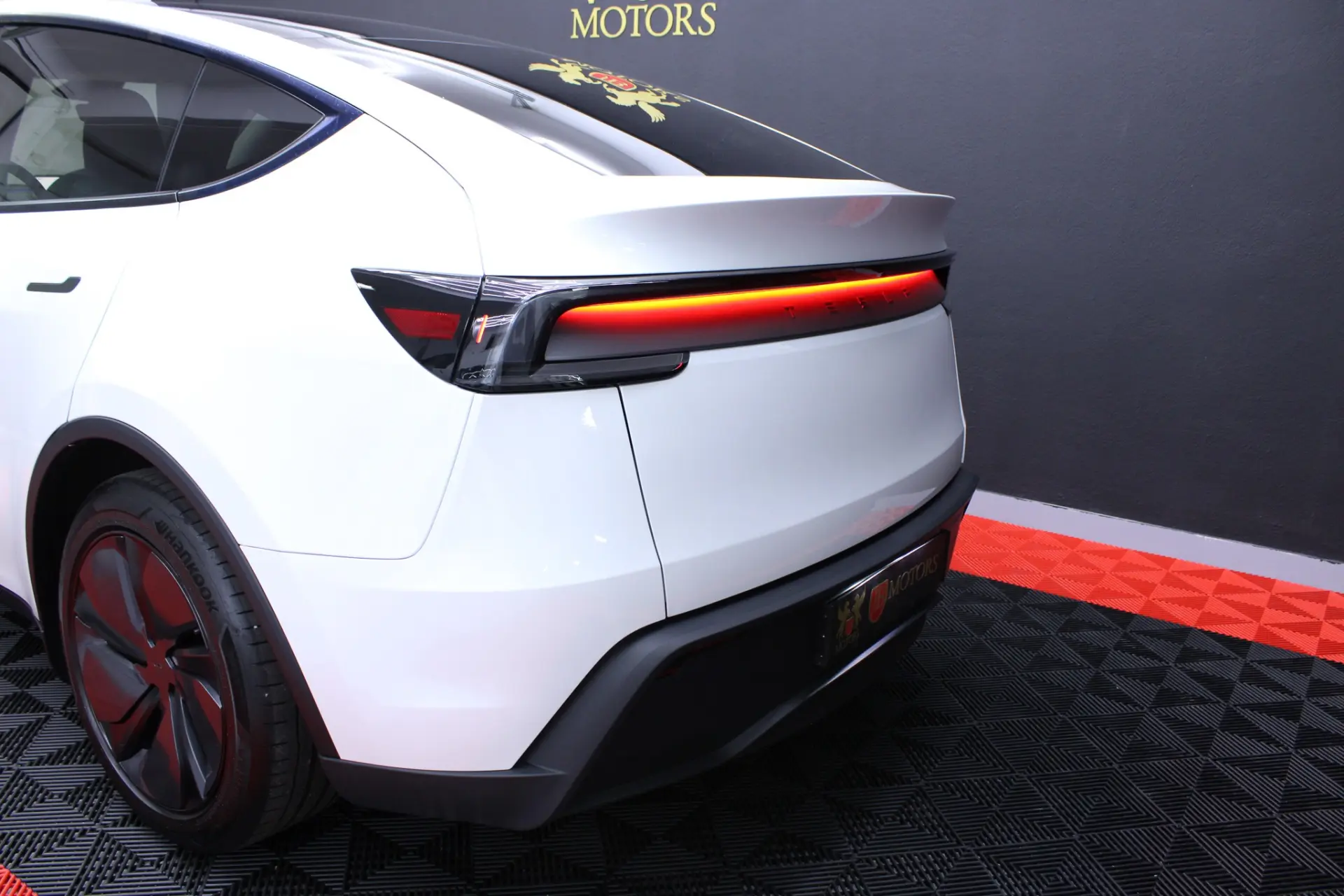 Tesla Model Y Standard 4