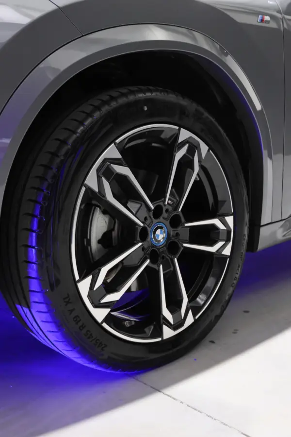 BMW iX2 eDrive20 Pack Desportivo M 14