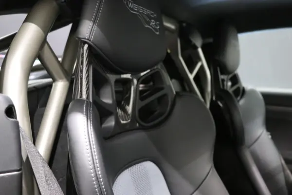 Porsche 718 Cayman 28